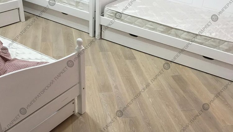 ТРЕХСЛОЙНЫЙ МАССИВ В ЧАСТНОМ ИНТЕРЬЕРЕ