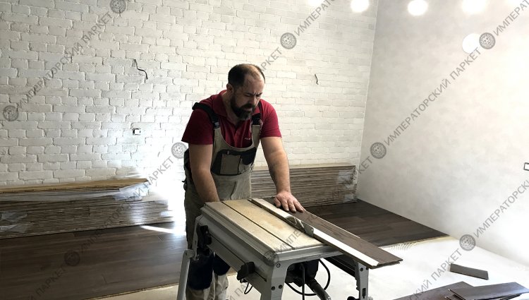 ТРЕХСЛОЙНЫЙ МАССИВ В ЧАСТНОМ ИНТЕРЬЕРЕ